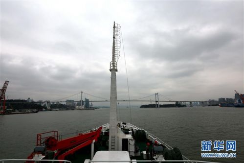 4月15日，“大洋一号”科考船从厦门起航。新华社记者 刘诗平 摄